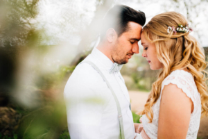 Heiraten zu zweit Hochzeitsfotografie Hochzeitsreportage Brautpaar Kassel Inka Englisch Hund 2021