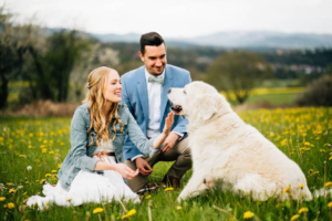 Heiraten zu zweit Hochzeitsfotografie Hochzeitsreportage Brautpaar Kassel Inka Englisch Hund 2021