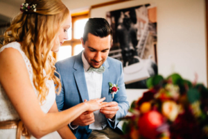 Heiraten zu zweit Hochzeitsfotografie Hochzeitsreportage Brautpaar Kassel Inka Englisch Hund 2021