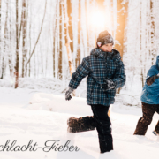 Fotograf-Kassel-Winter-Schnee-Fotoshooting-Familie-Familienshooting-Reportage-Inka-Englisch-Schneeballschlacht-1