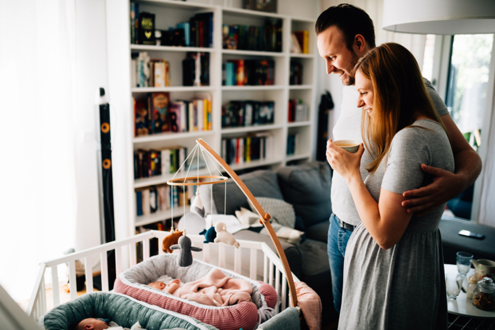 Familienfotograf Kassel Babyshooting Zwillinge Babyfotograf Homestory Neugeboren Newborn Hessen Niedersachsen Storytelling Inka Englisch Photography