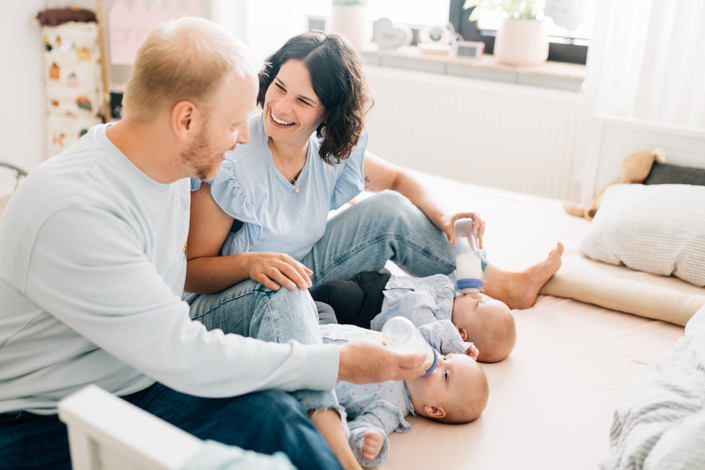 Familienfotograf Kassel Babyshooting Babyfotograf Homestory Neugeboren Zwillinge Newborn Hessen Niedersachsen Storytelling Inka Englisch Photography