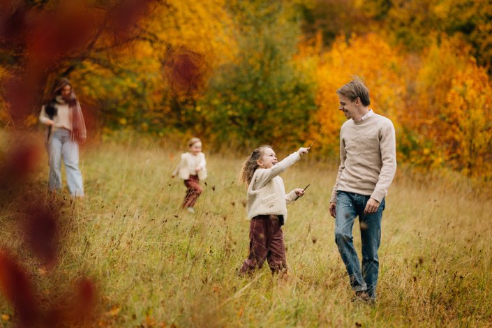 Familienfotograf Kassel outdoor Herbst Kind Hessen Niedersachsen Storytelling Inka Englisch Photography