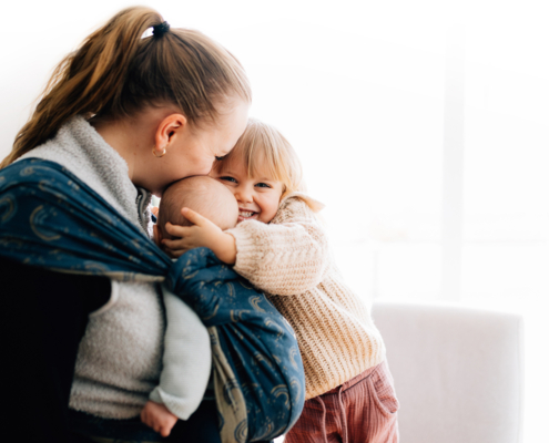 Familienfotograf Kassel Fotograf Familienshooting Homestory Kind zuhause Hessen Storytelling Inka Englisch Photography