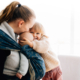 Familienfotograf Kassel Fotograf Familienshooting Homestory Kind zuhause Hessen Storytelling Inka Englisch Photography